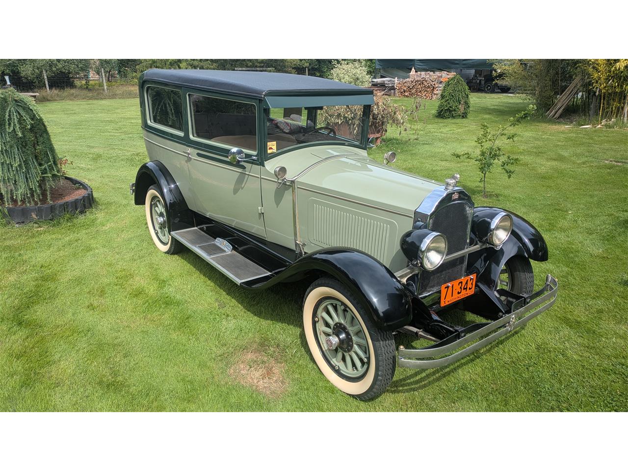 Willys-Knight-1928-Two-Tone-green-with-Sandstone-–-taupe-27