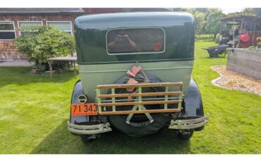 Willys-Knight-1928-Two-Tone-green-with-Sandstone-–-taupe-3