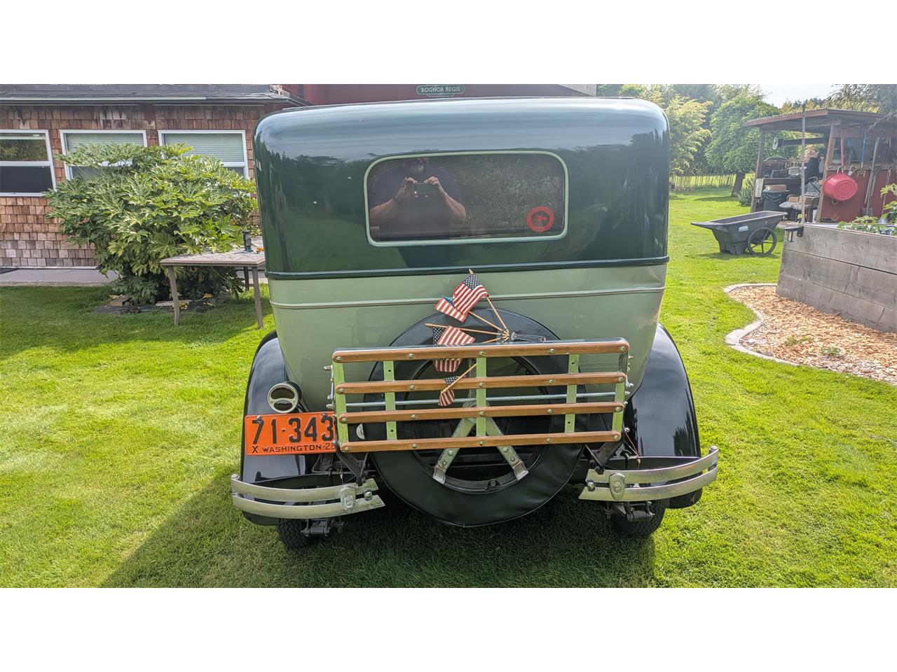Willys-Knight-1928-Two-Tone-green-with-Sandstone-–-taupe-3