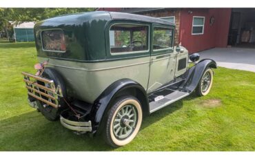 Willys-Knight-1928-Two-Tone-green-with-Sandstone-–-taupe-4