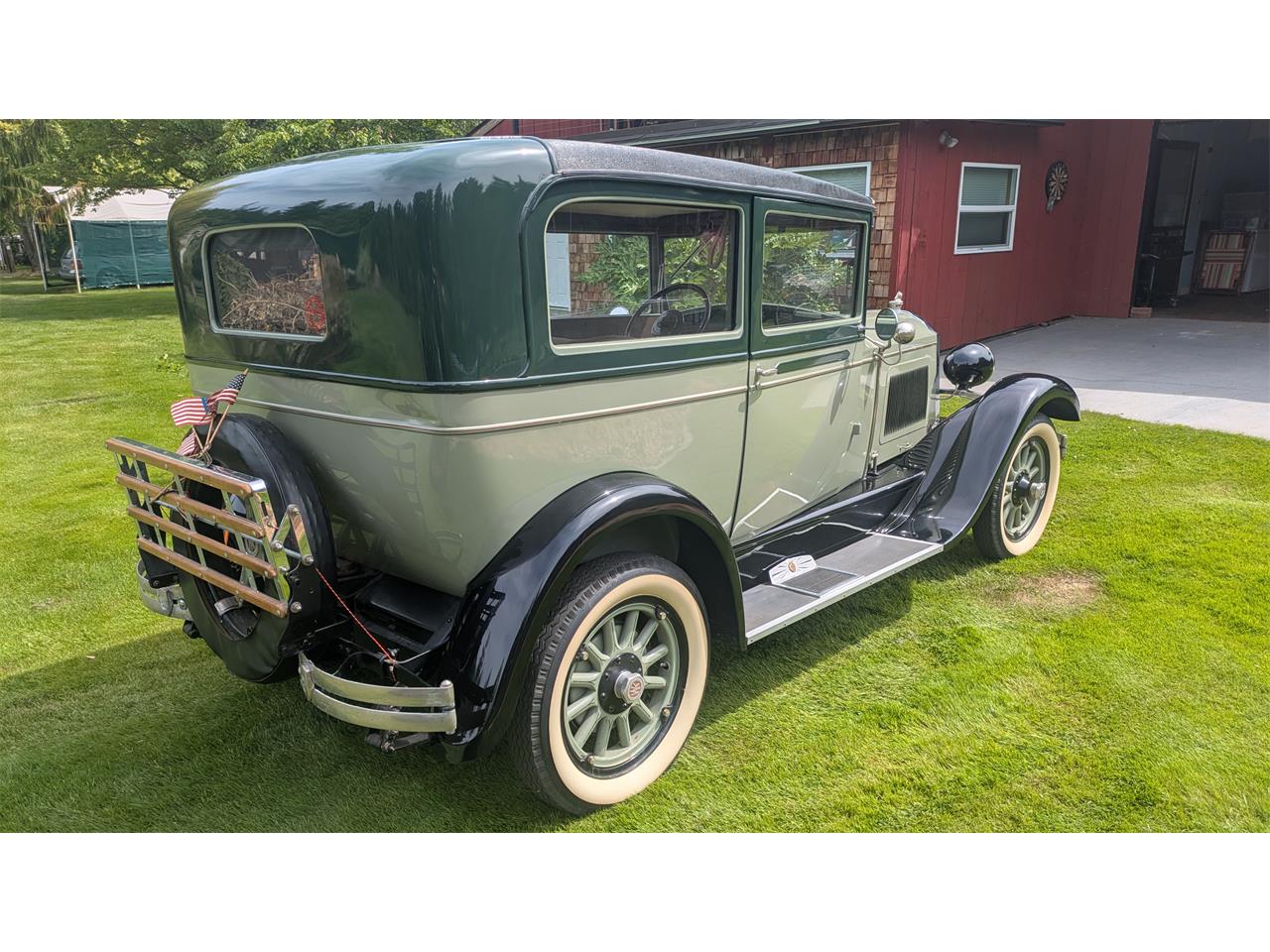 Willys-Knight-1928-Two-Tone-green-with-Sandstone-–-taupe-4