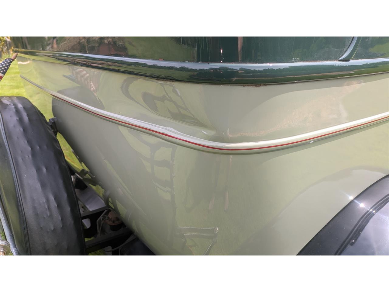 Willys-Knight-1928-Two-Tone-green-with-Sandstone-–-taupe-5