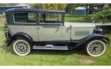 Willys-Knight-1928-Two-Tone-green-with-Sandstone-–-taupe-6