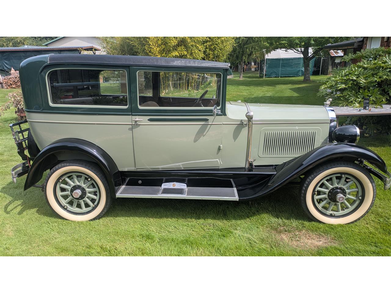 Willys-Knight-1928-Two-Tone-green-with-Sandstone-–-taupe-6