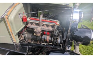 Willys-Knight-1928-Two-Tone-green-with-Sandstone-–-taupe-7