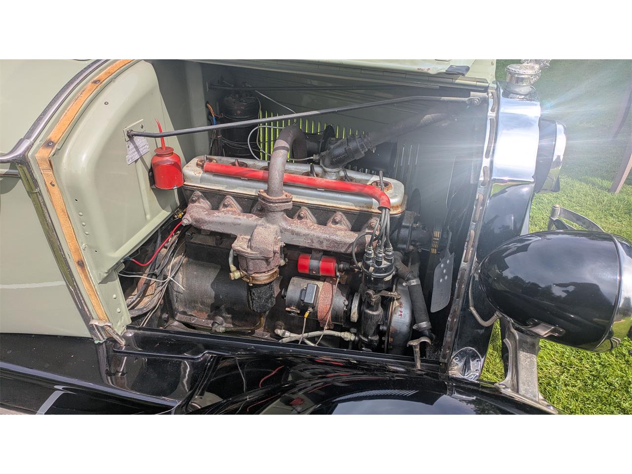Willys-Knight-1928-Two-Tone-green-with-Sandstone-–-taupe-7