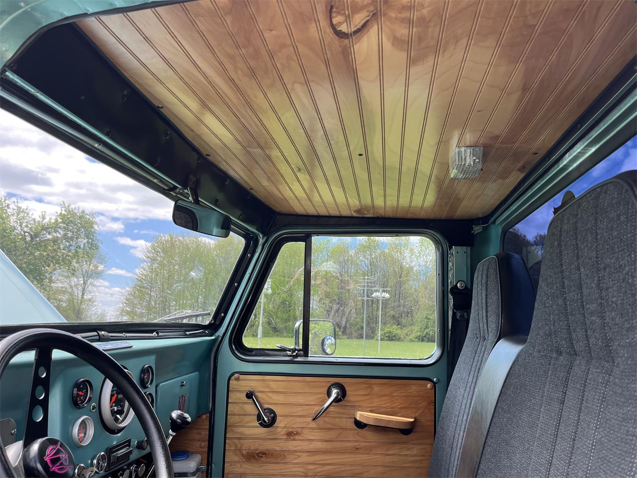 Willys-Pickup-1963-Light-Green-BlackGreen-wood-1
