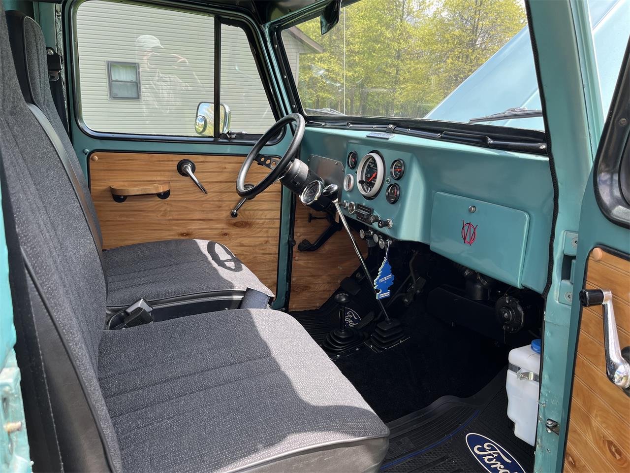 Willys-Pickup-1963-Light-Green-BlackGreen-wood-14