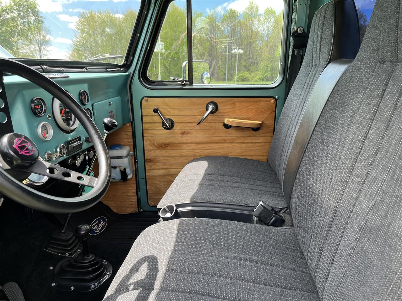 Willys-Pickup-1963-Light-Green-BlackGreen-wood-9