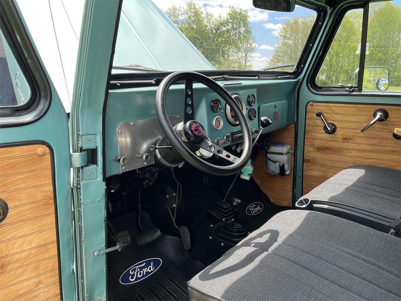 Willys-Pickup-1963-Light-Green-BlackGreen-wood