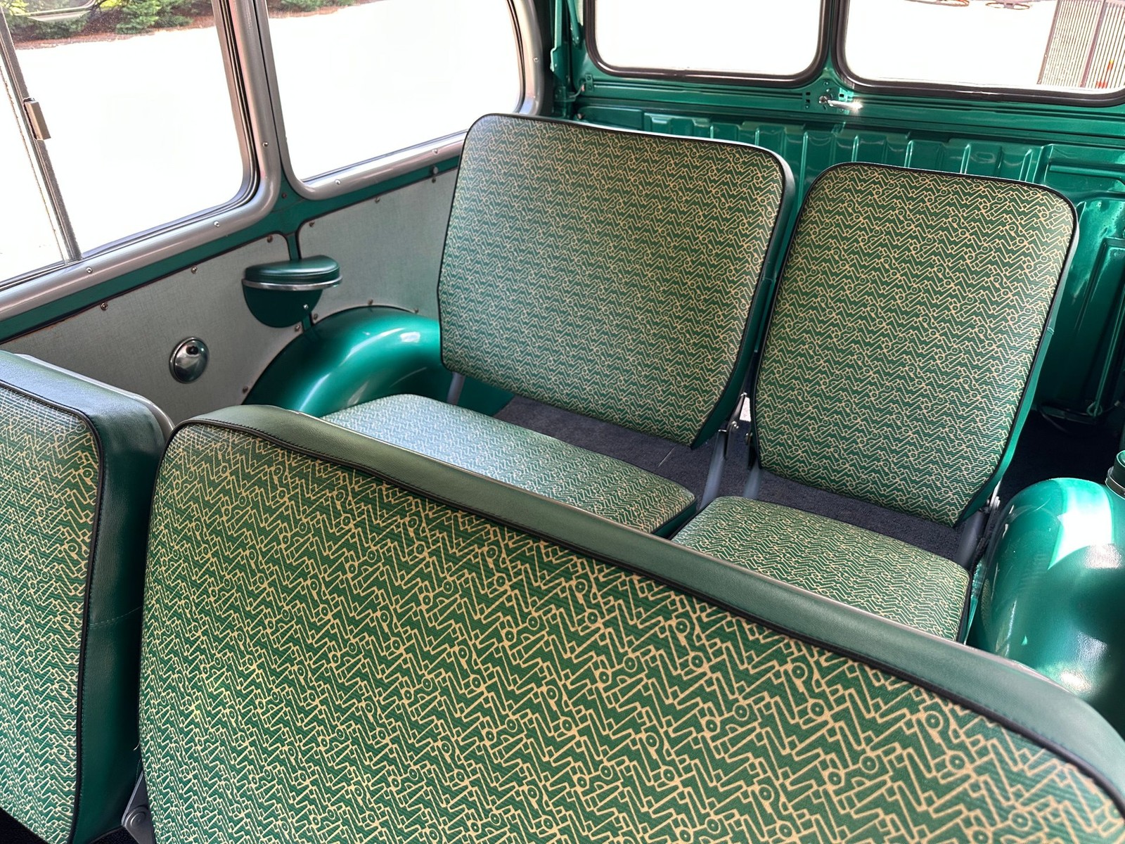 Willys-Station-Wagon-1960-Wagon-24