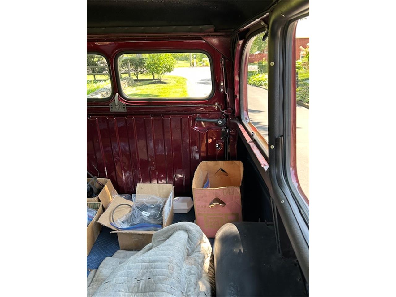 Willys-Wagoneer-1951-Burgundy-Tan-11