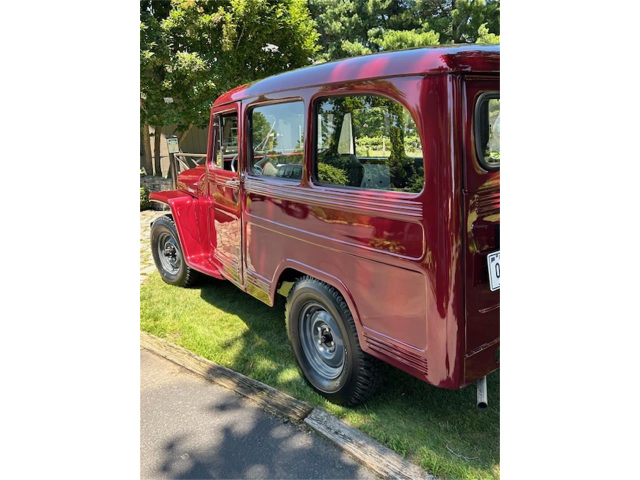 Willys-Wagoneer-1951-Burgundy-Tan-7