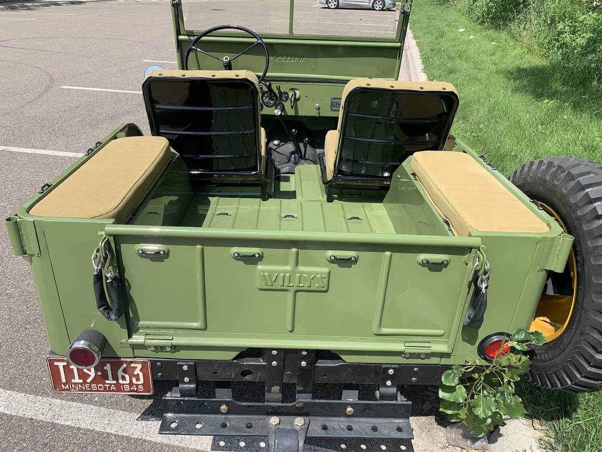 Willys-jeep-1945-green-11