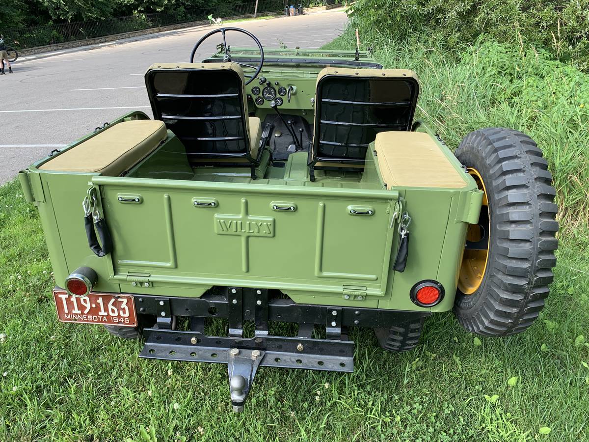 Willys-jeep-1945-green-2