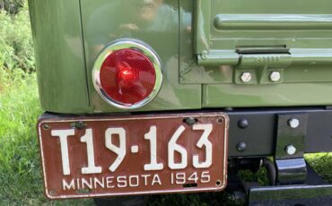 Willys-jeep-1945-green-8
