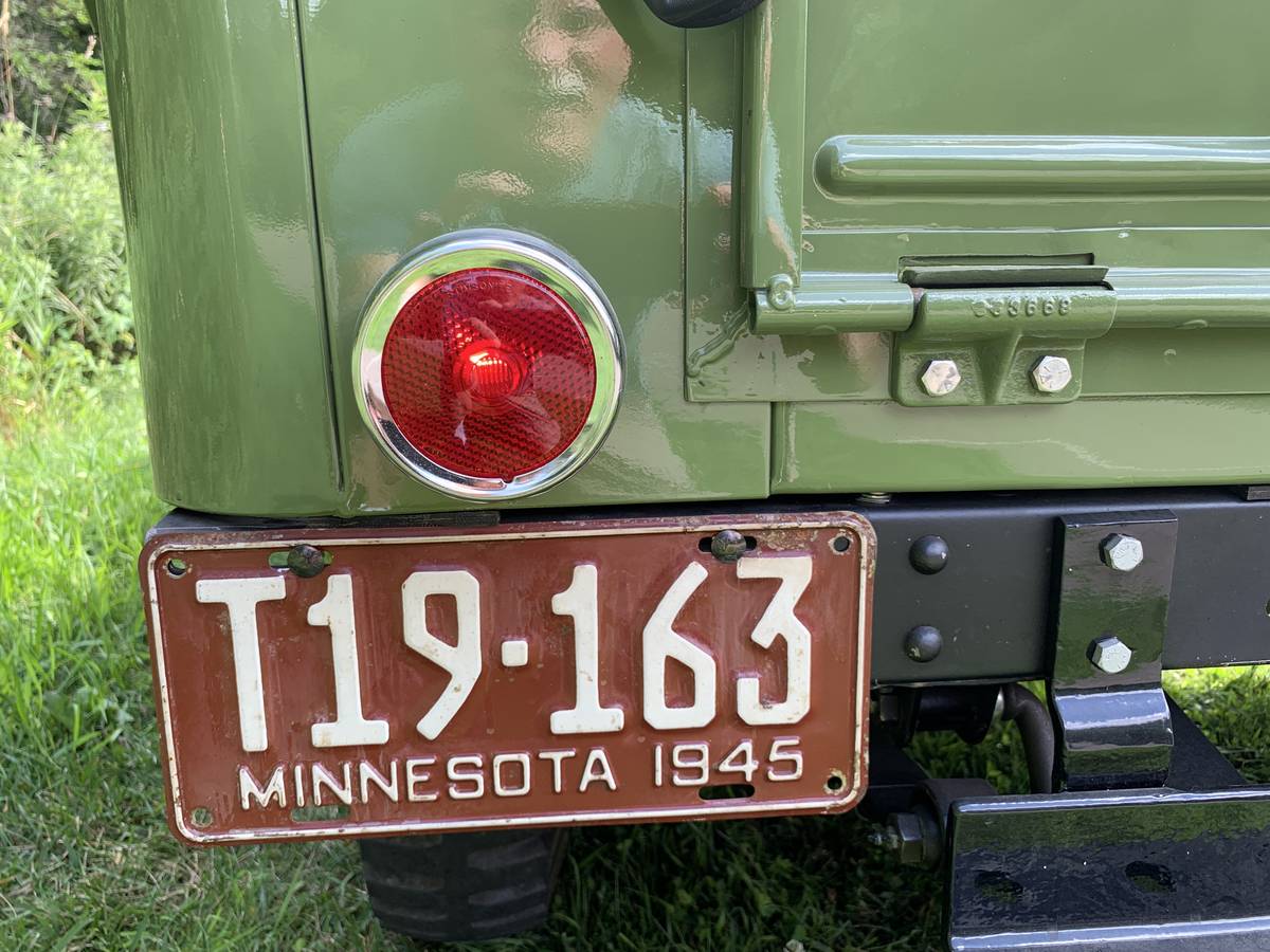 Willys-jeep-1945-green-8