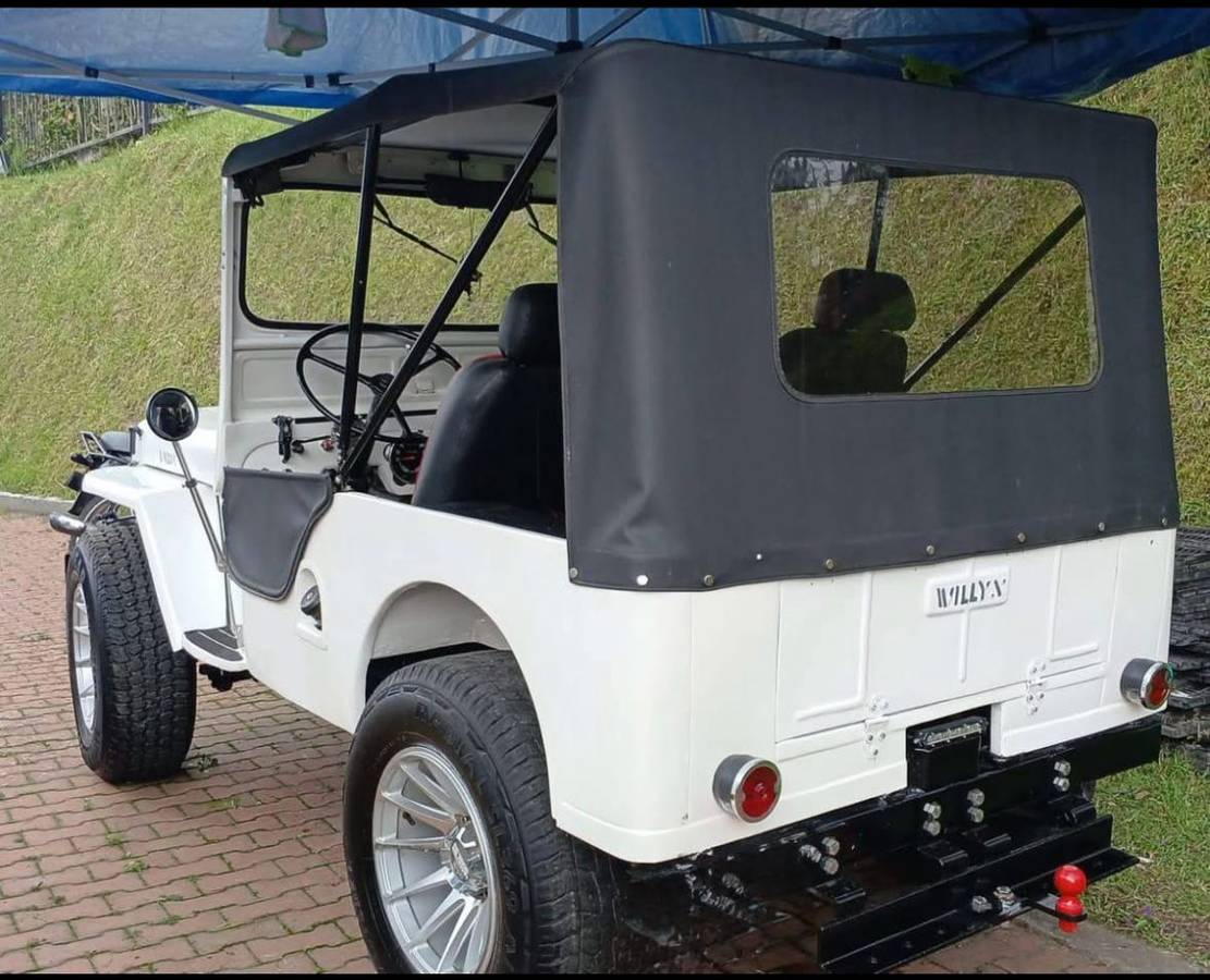 Willys-jeep-1947-white-2
