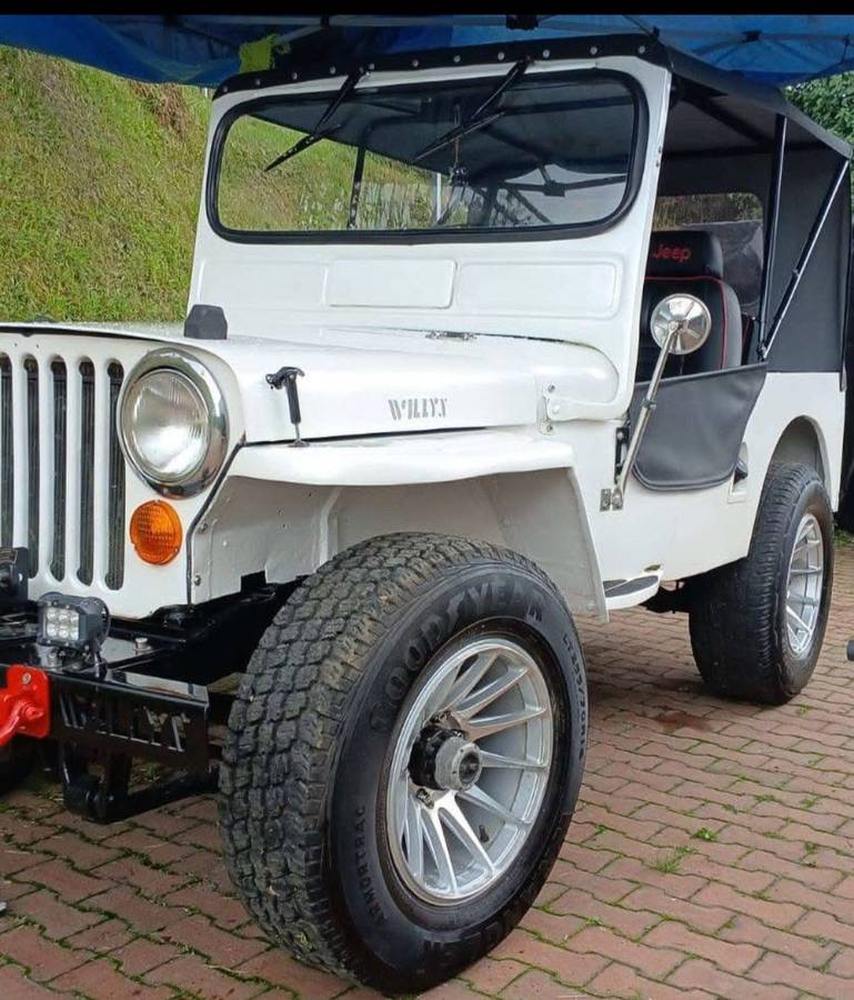 Willys-jeep-1947-white-4