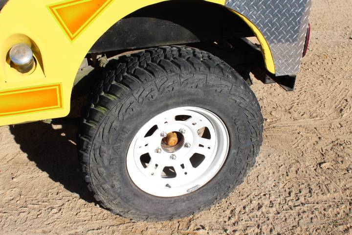 Willys-jeep-1947-yellow-12