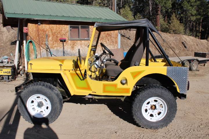 Willys-jeep-1947-yellow-2