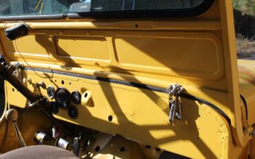 Willys-jeep-1947-yellow-7