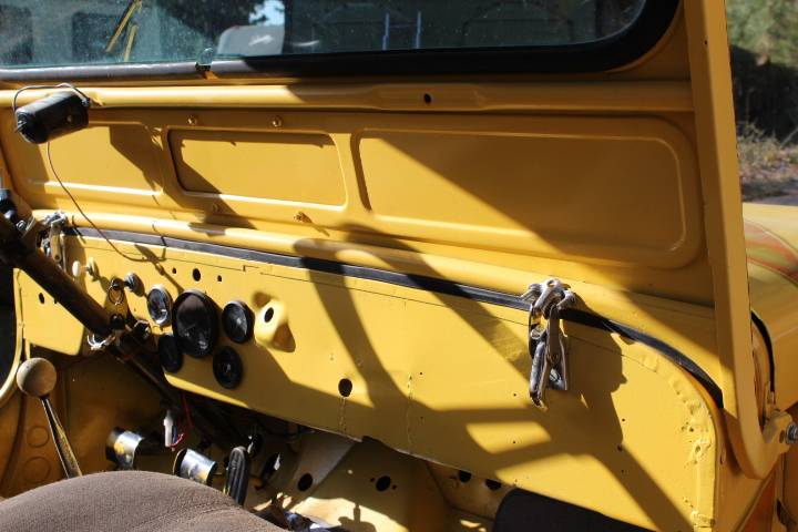 Willys-jeep-1947-yellow-7