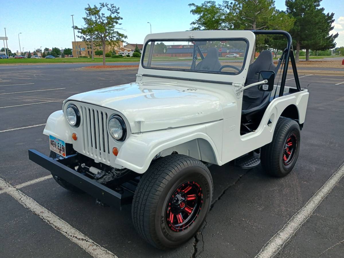 Willys-jeep-1959-white-1