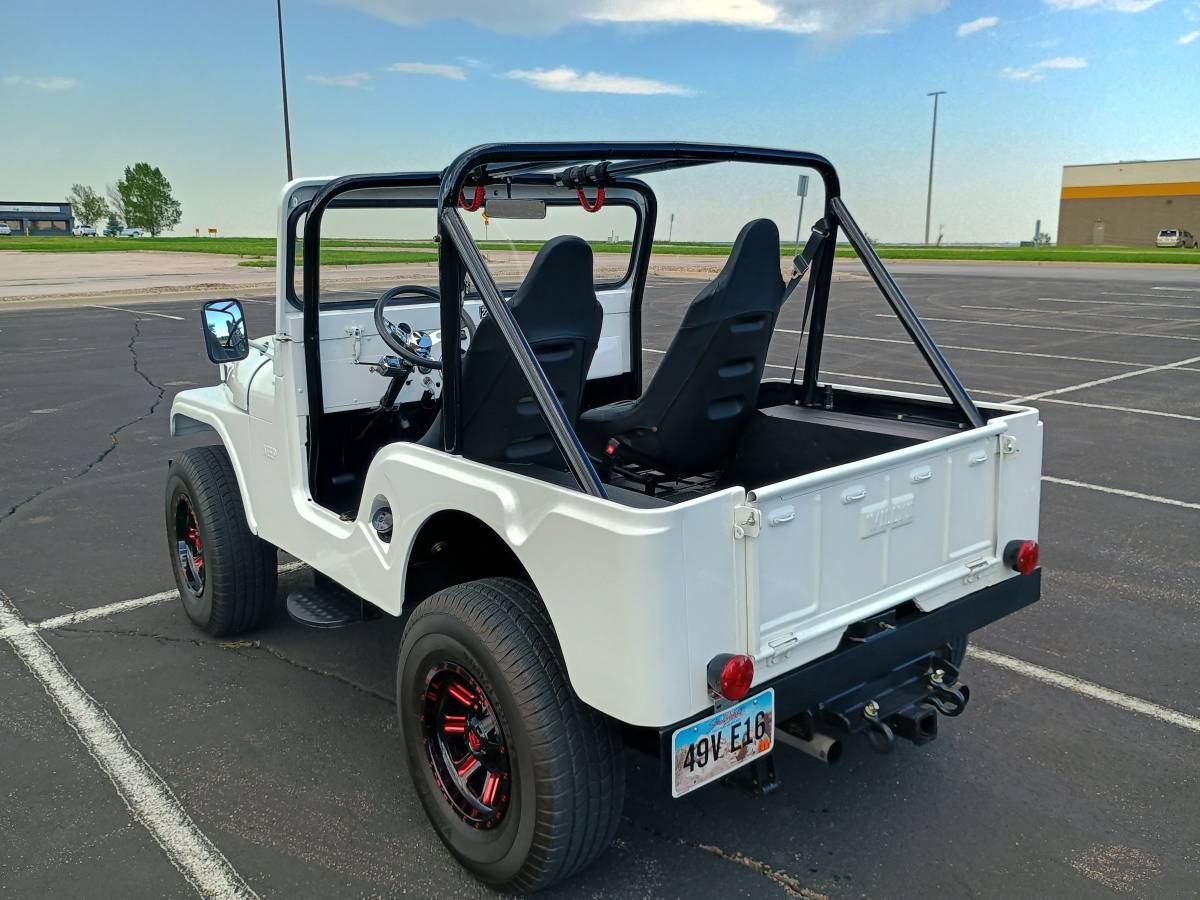 Willys-jeep-1959-white-3