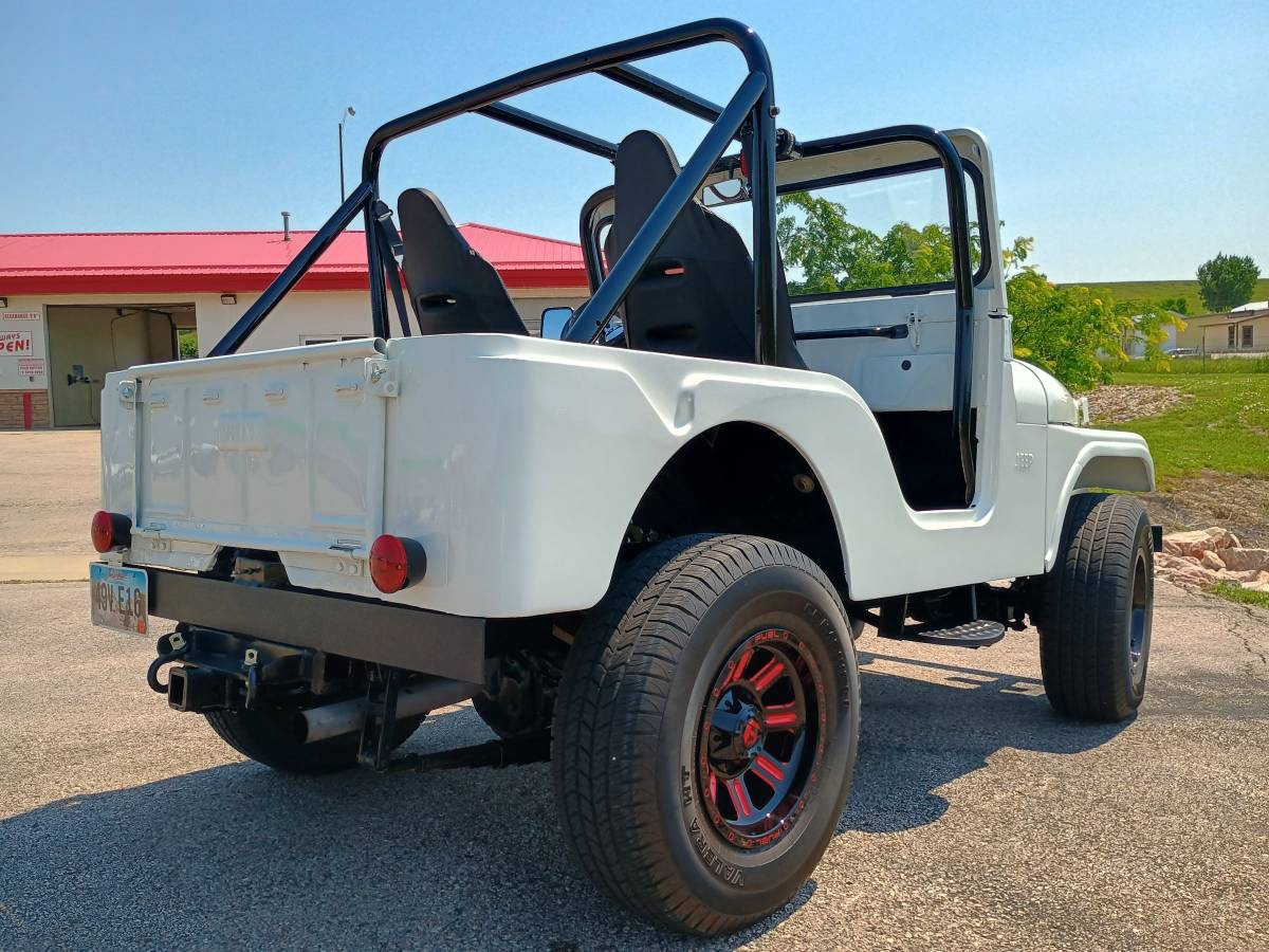 Willys-jeep-1959-white-8