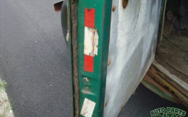 Willys-jeep-wagon-1957-green-23
