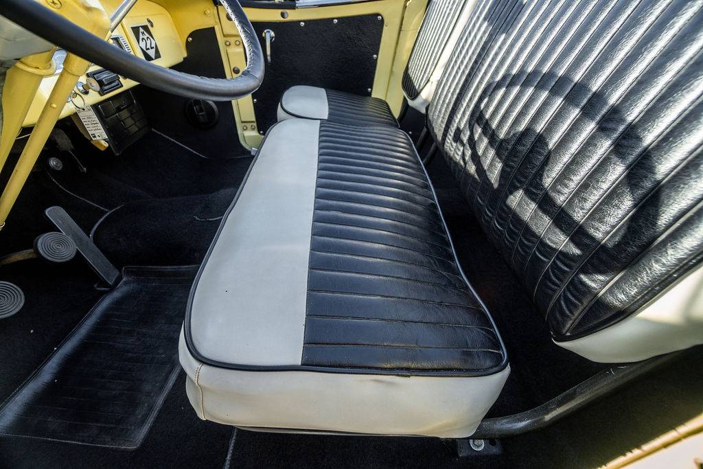 Willys-jeepster-1950-10