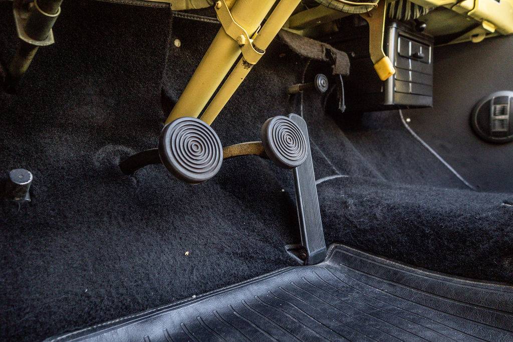 Willys-jeepster-1950-12