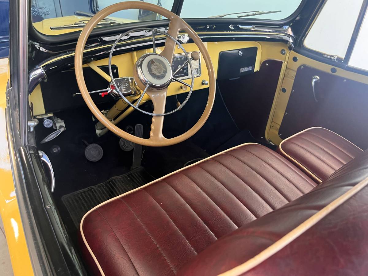 Willys-overland-jeepster-1950-yellow-17