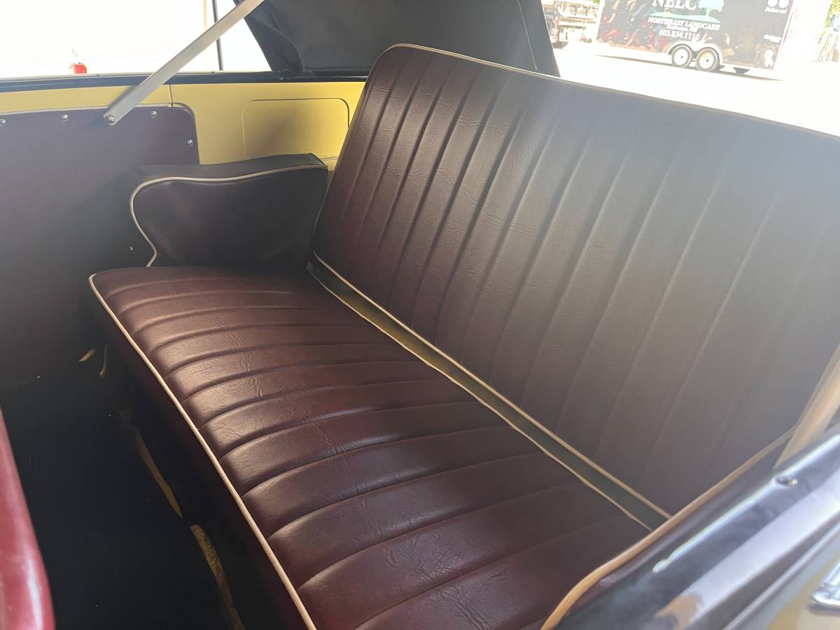 Willys-overland-jeepster-1950-yellow-18