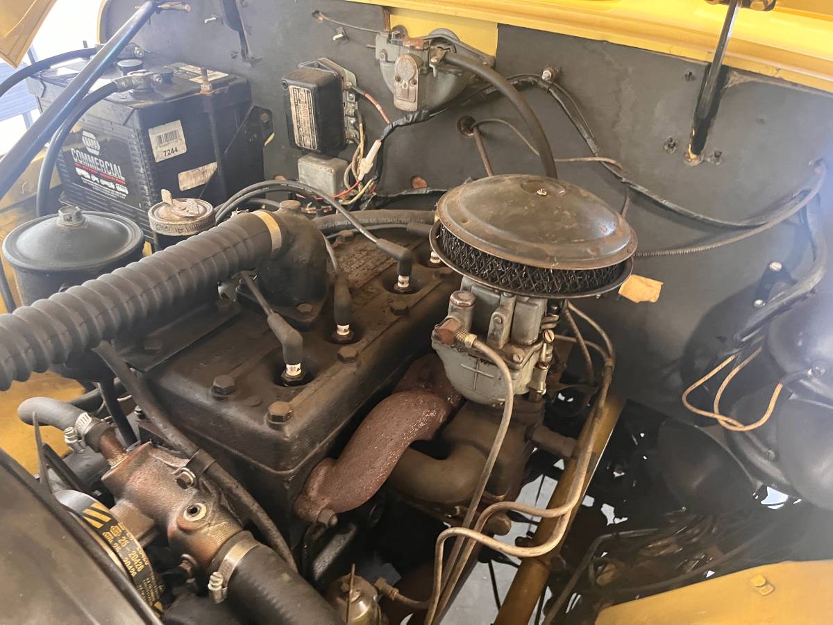 Willys-overland-jeepster-1950-yellow-5