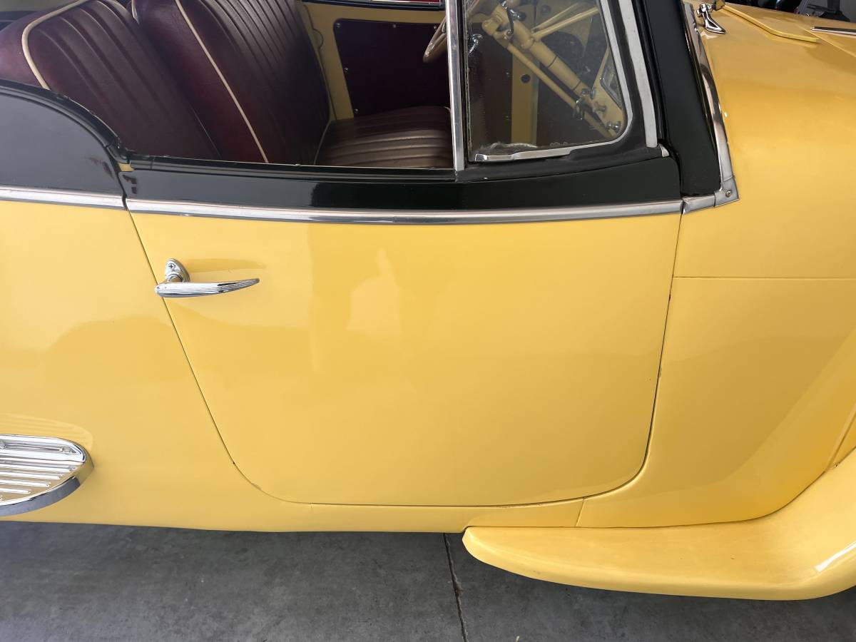 Willys-overland-jeepster-1950-yellow-7
