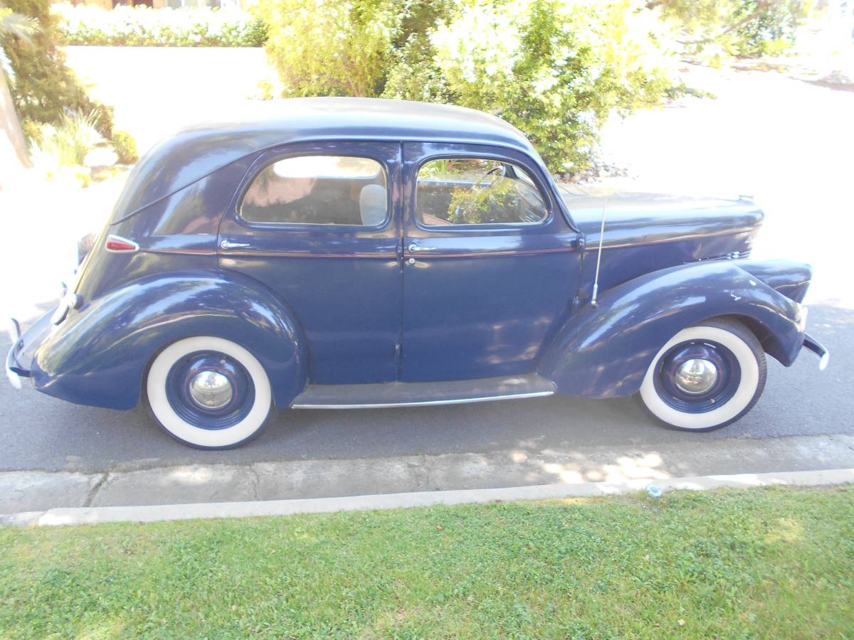 Willys-sedan-1939-blue-3