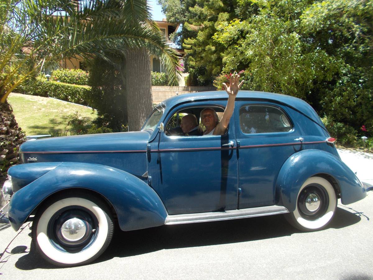 Willys-sedan-1939-blue-7