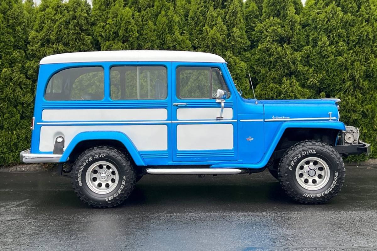 Willys-wagon-1956-blue-1
