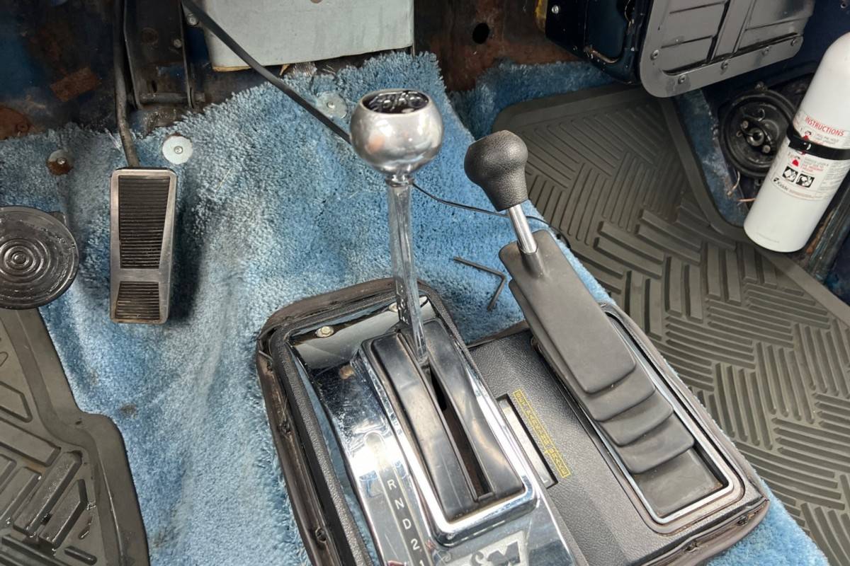 Willys-wagon-1956-blue-17