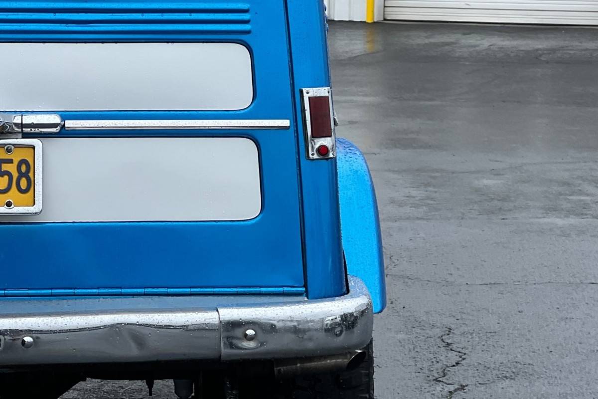 Willys-wagon-1956-blue-22