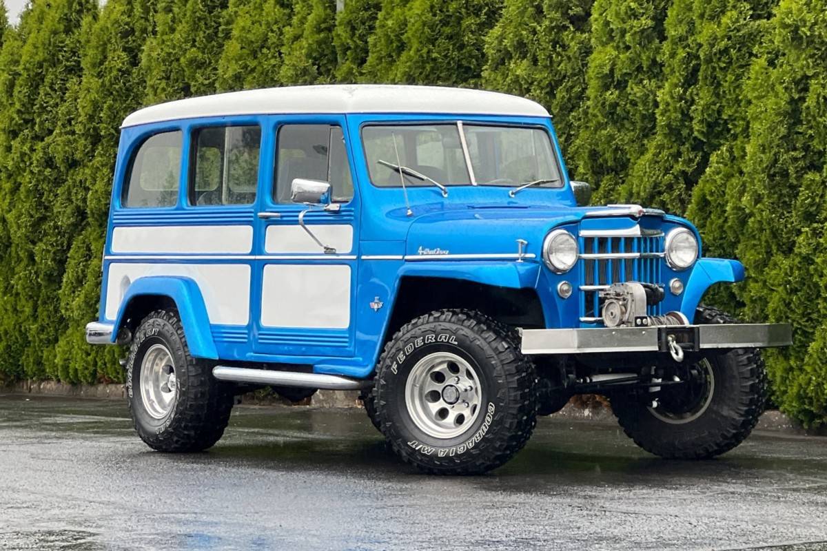 Willys-wagon-1956-blue