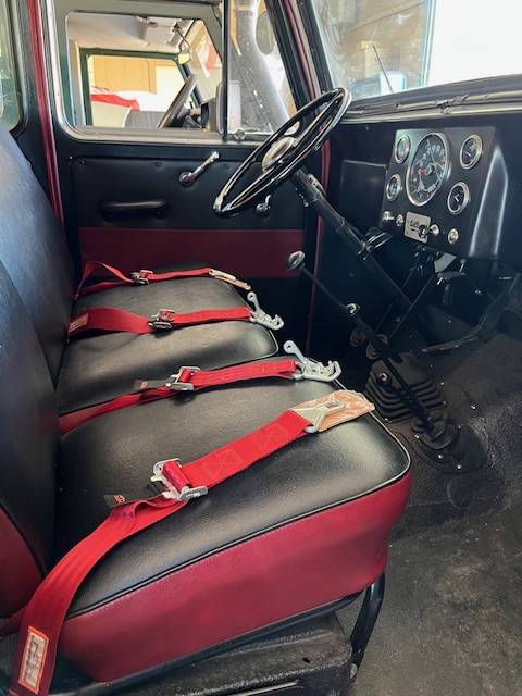 Willys-wagon-1962-4