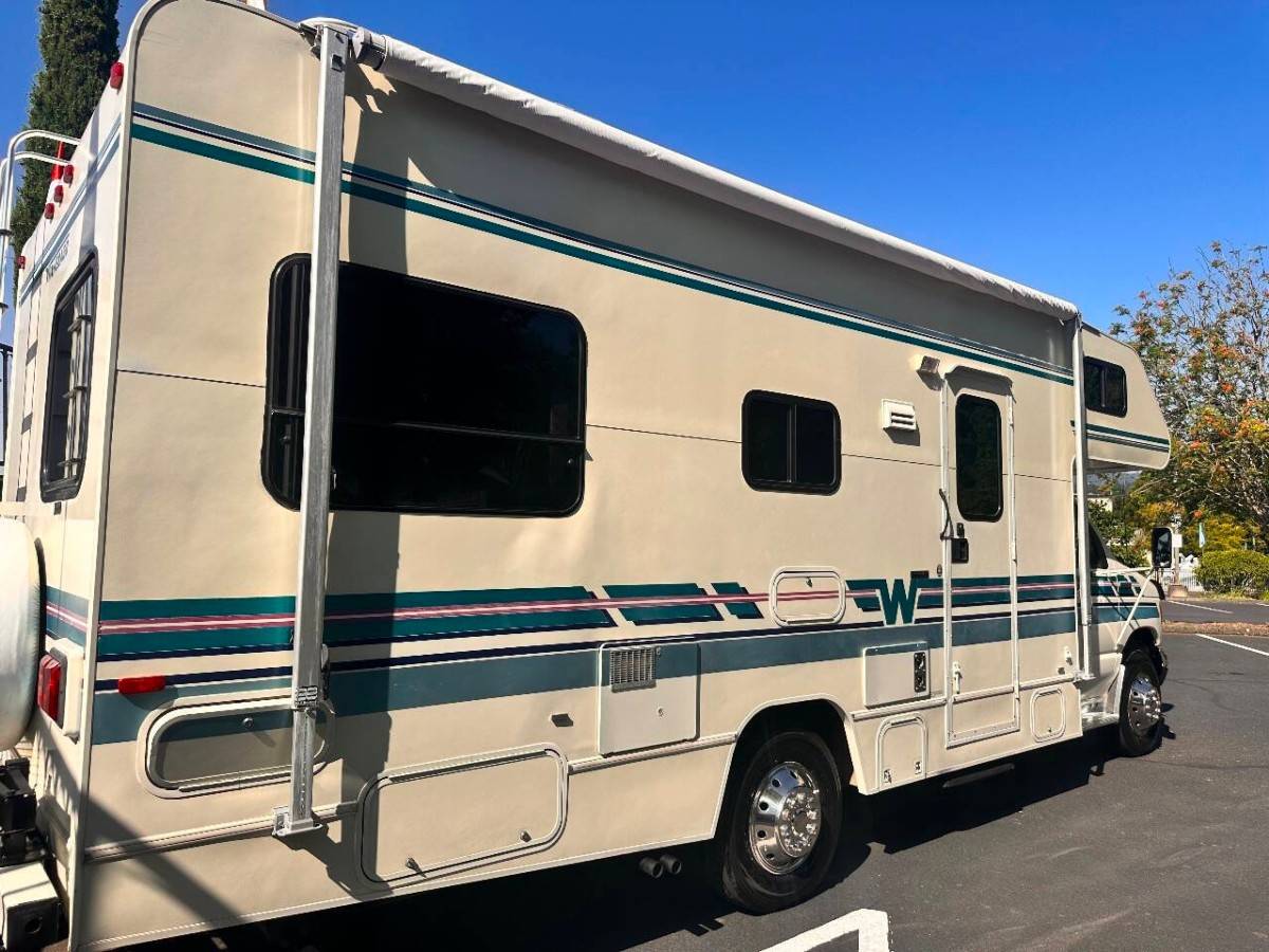 Winnebago-mini-winnie-24-rc-1995-white-13