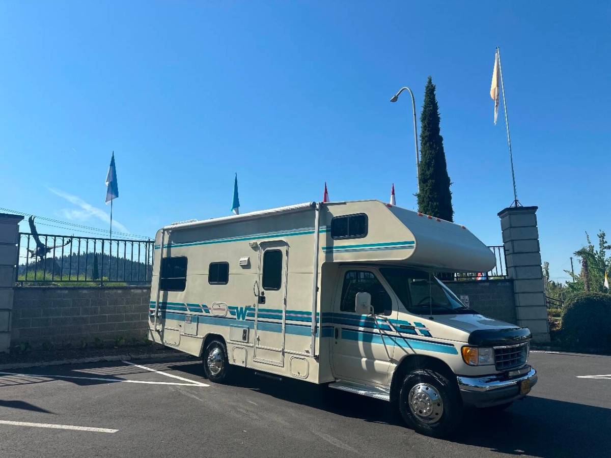 Winnebago-mini-winnie-24-rc-1995-white-14