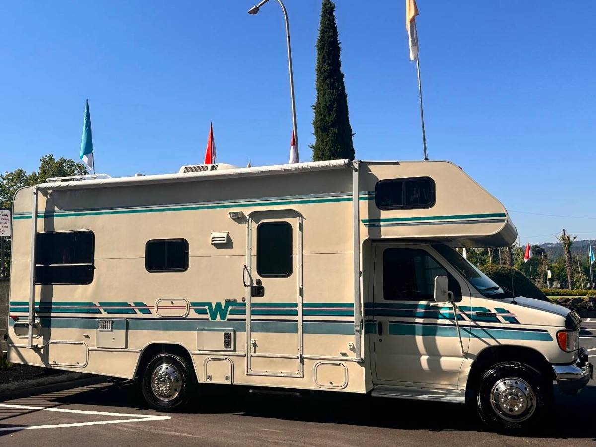Winnebago-mini-winnie-24-rc-1995-white-15