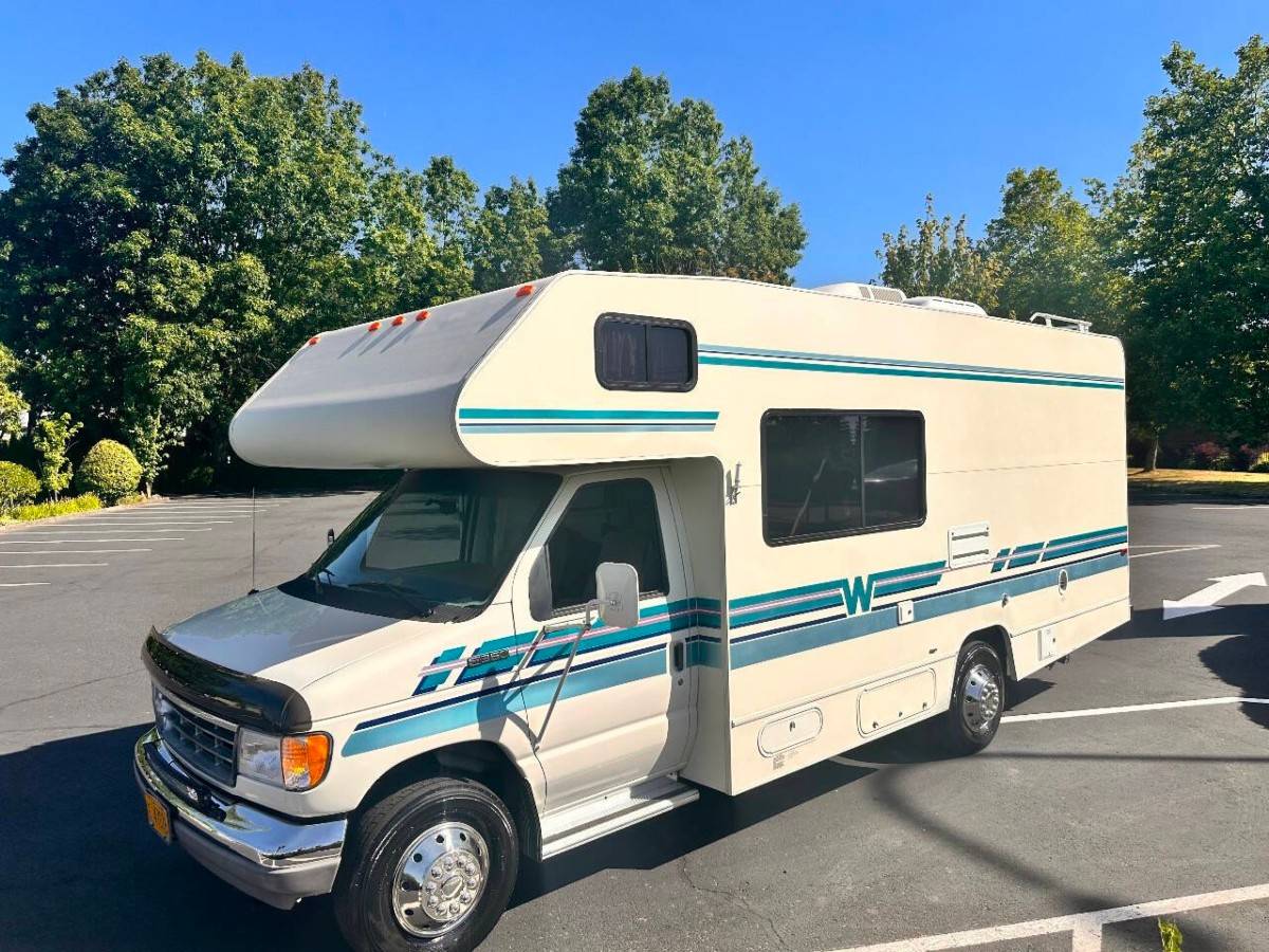 Winnebago-mini-winnie-24-rc-1995-white-16