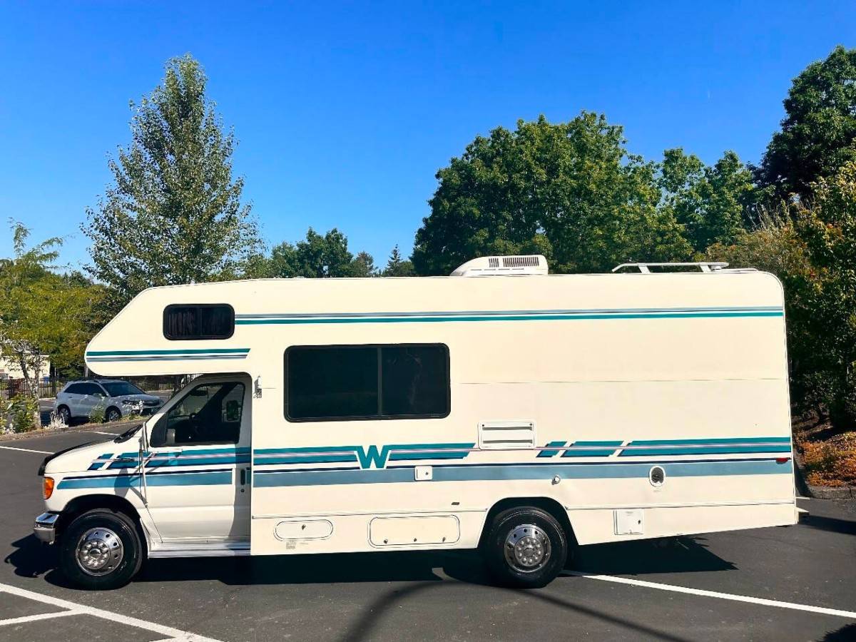 Winnebago-mini-winnie-24-rc-1995-white-17