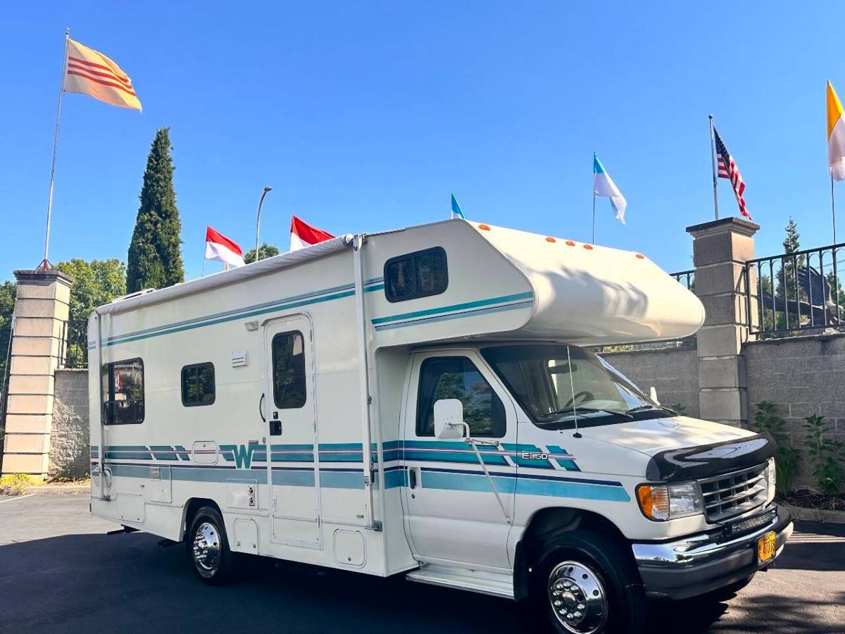 Winnebago-mini-winnie-24-rc-1995-white-19